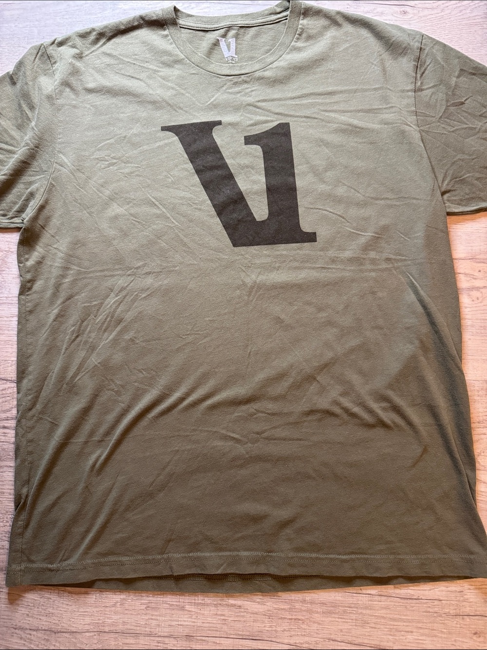 Vuori Men's Crew Neck Tee in Olive